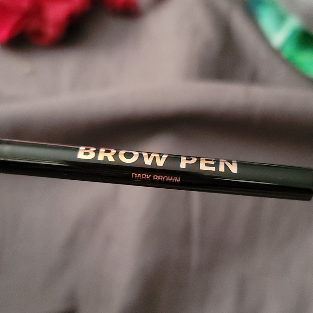 Brow pen
